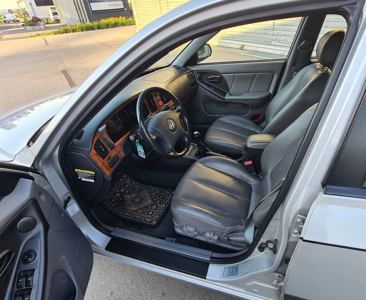HYUNDAI Elantra 2.0 CVVT Swiss Edition — zdjęcie 10