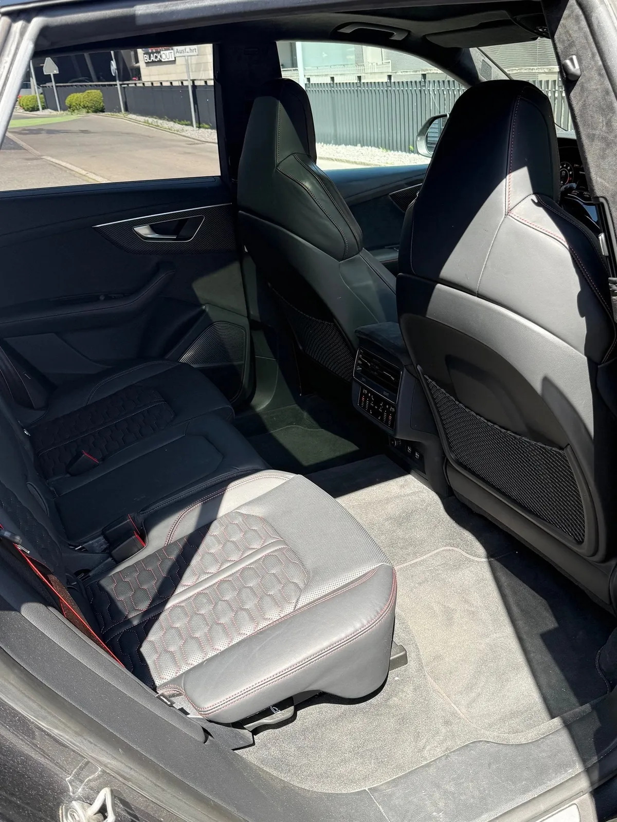 AUDI RS Q8 — zdjęcie 13