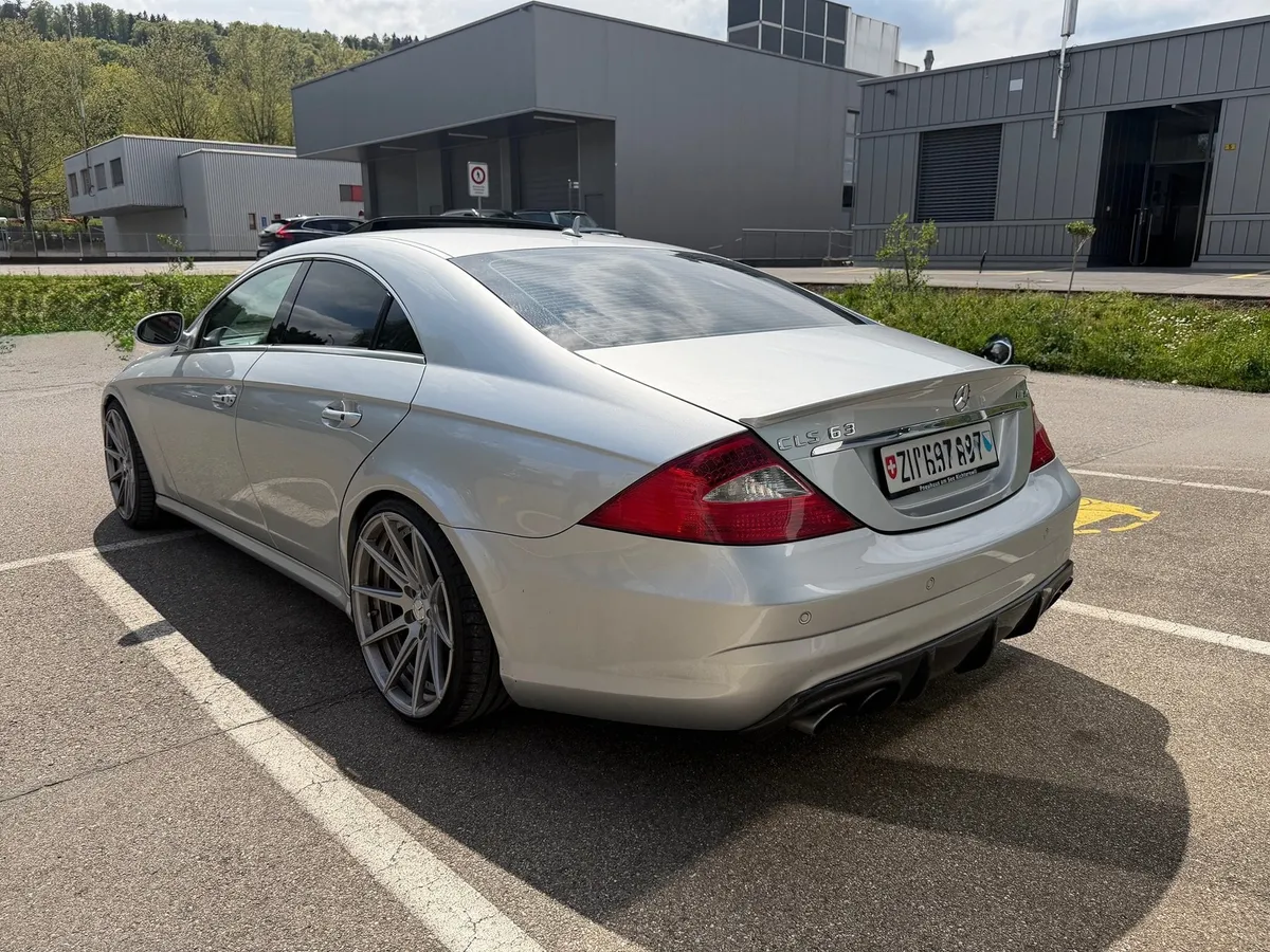 MERCEDES-BENZ CLS 63 AMG — zdjęcie 8