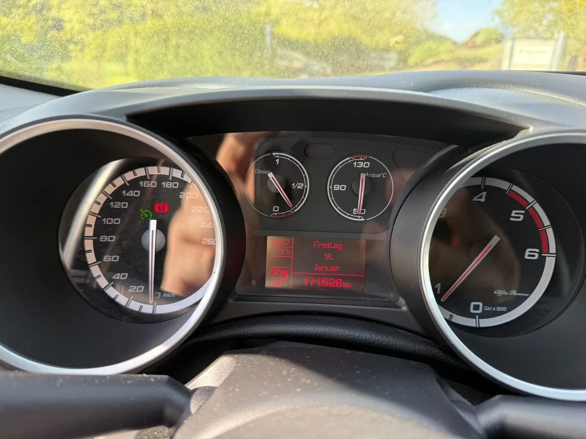 ALFA ROMEO Giulietta 2.0TD — zdjęcie 7