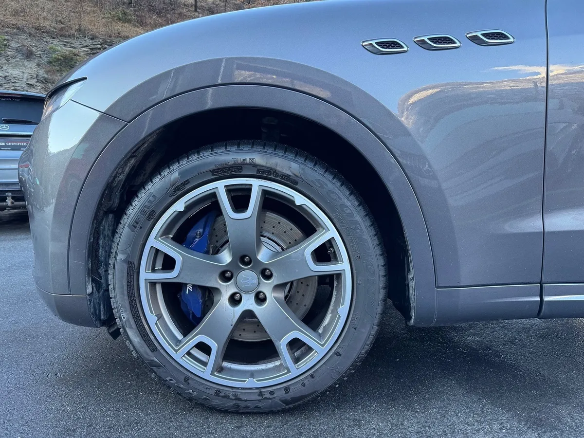 MASERATI Levante S — zdjęcie 14