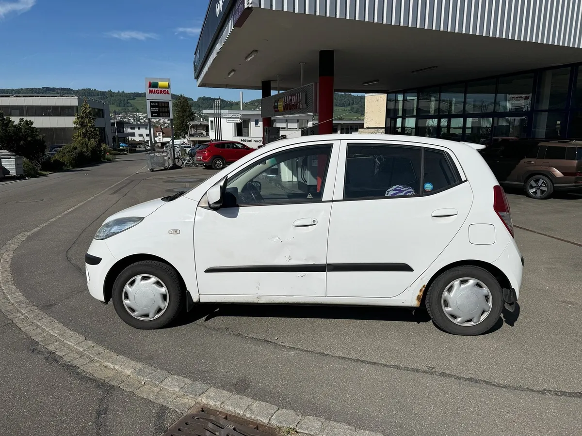 HYUNDAI i10 1.1 — zdjęcie 4