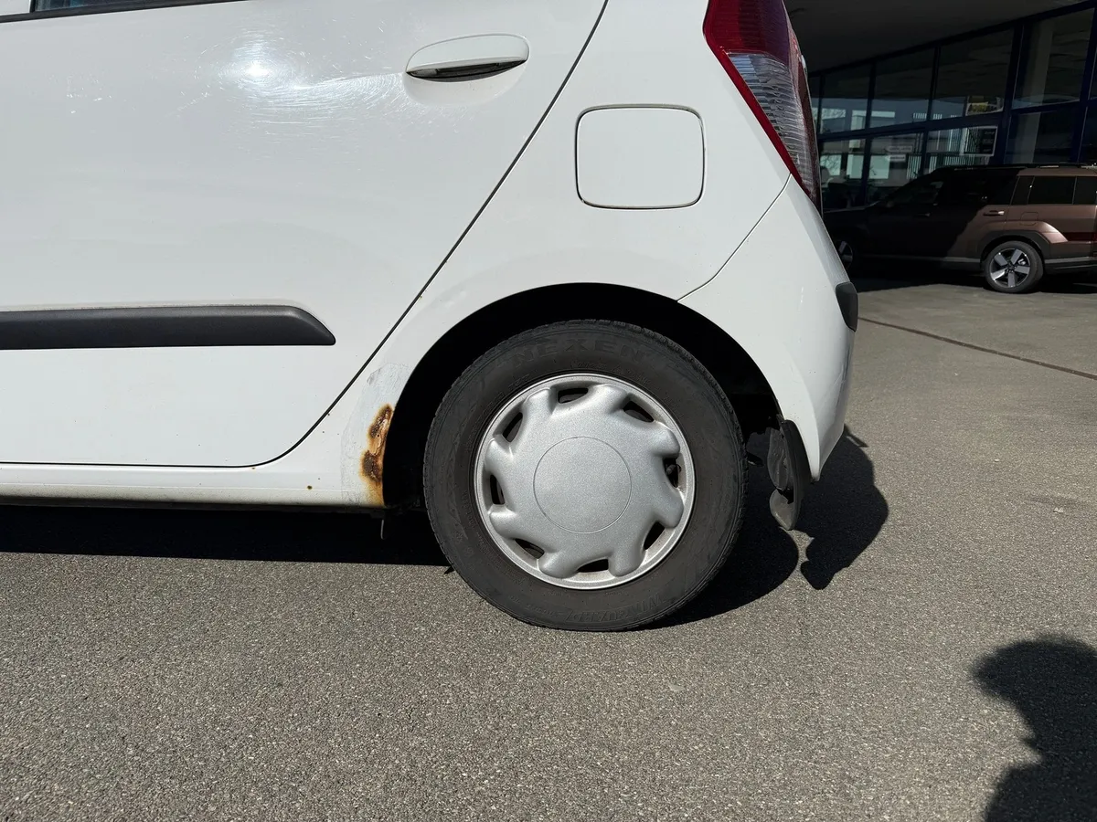 HYUNDAI i10 1.1 — zdjęcie 11