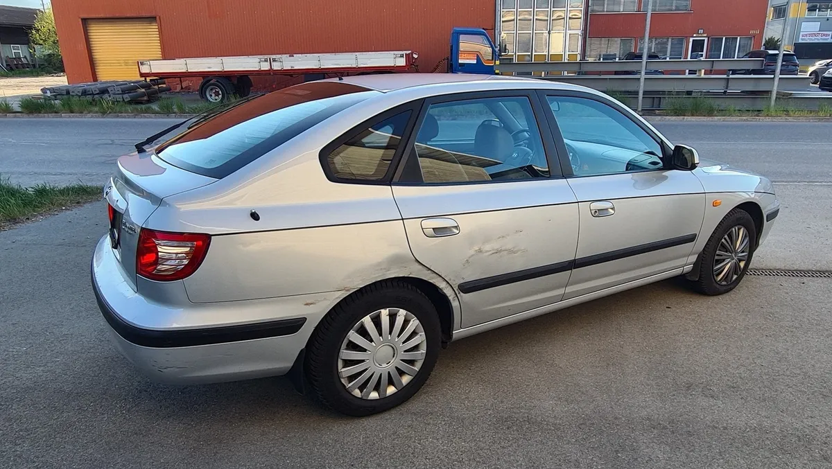 HYUNDAI Elantra 2.0 CVVT Swiss Edition — zdjęcie 4