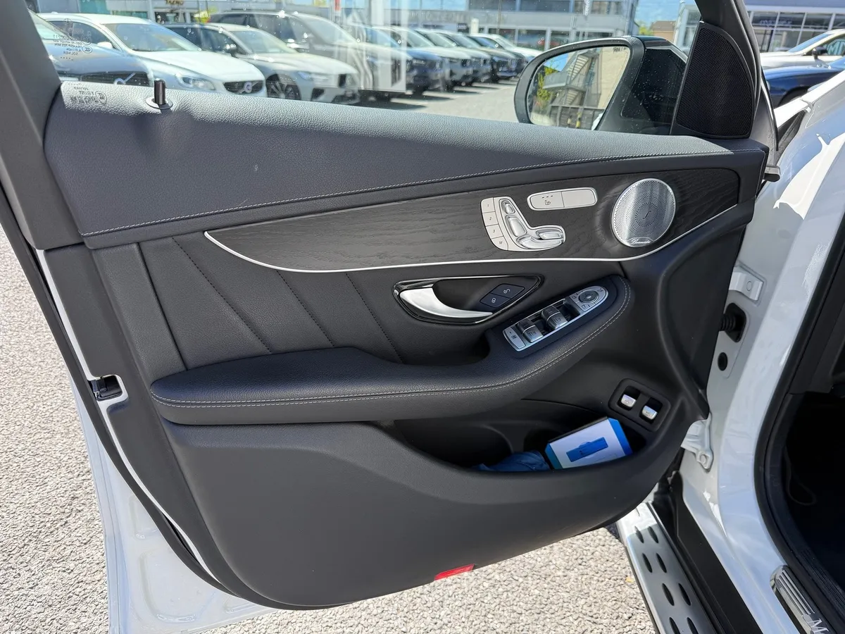 MERCEDES-BENZ GLC 300 — zdjęcie 9
