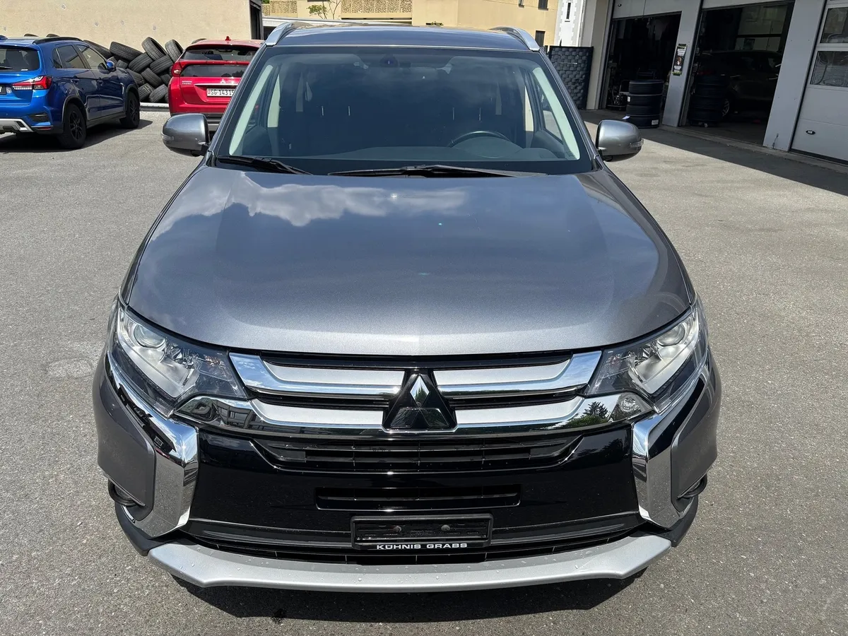 MITSUBISHI Outlander — zdjęcie 2