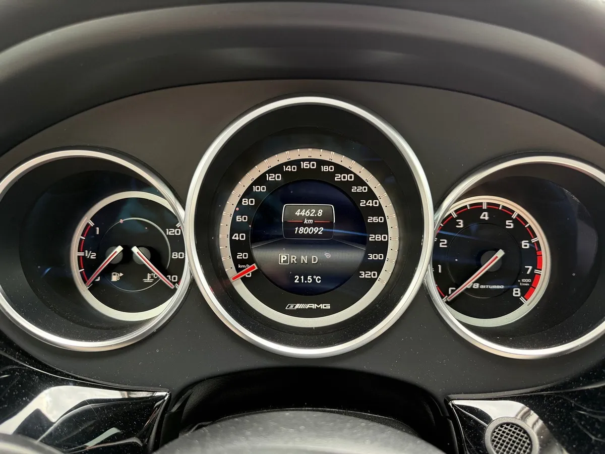 MERCEDES-BENZ CLS 63 S AMG 4m Facelift — zdjęcie 13