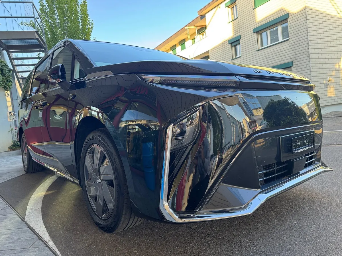 MAXUS MIFA 9 Premium 7Plätzer NP 79‘900 — zdjęcie 3