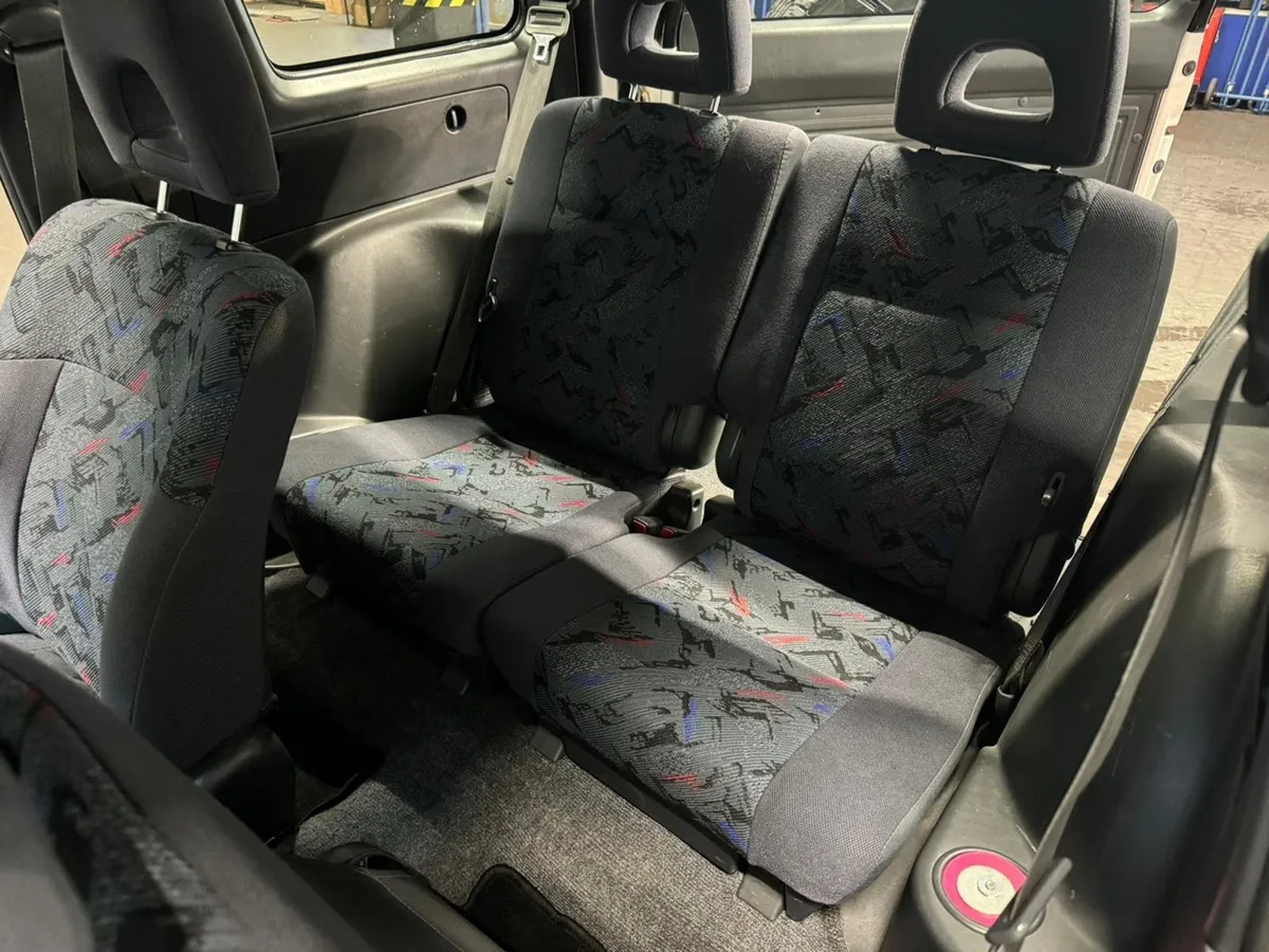 TOYOTA RAV4 2.0 — zdjęcie 12