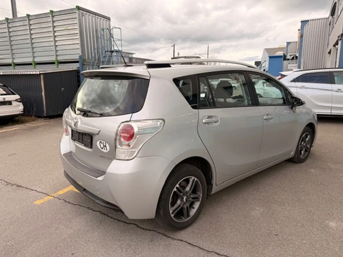 TOYOTA Verso 1.8 — zdjęcie 5