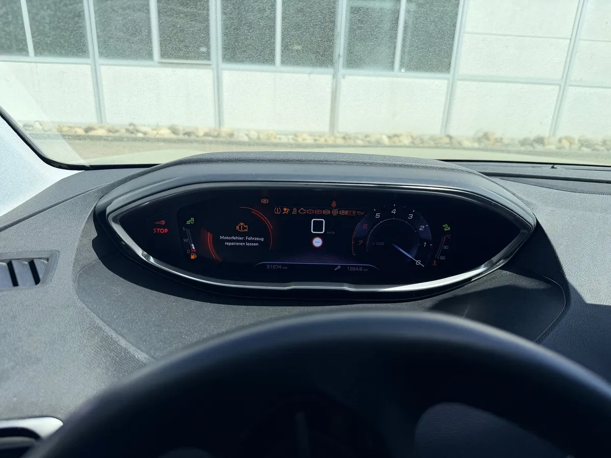 PEUGEOT 5008 1.2i STT — zdjęcie 9