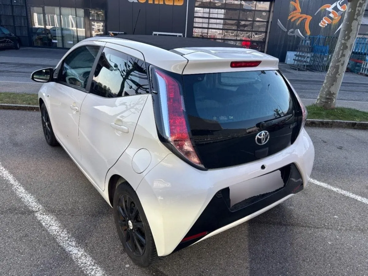TOYOTA Aygo 1.0 VVT-i x-play, 69 HP