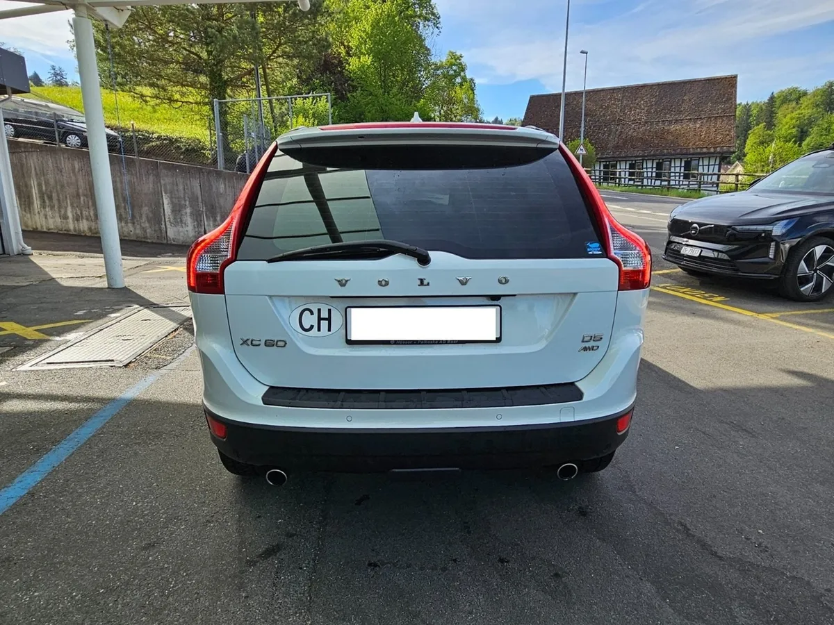 VOLVO XC60 D5 AWD — zdjęcie 4