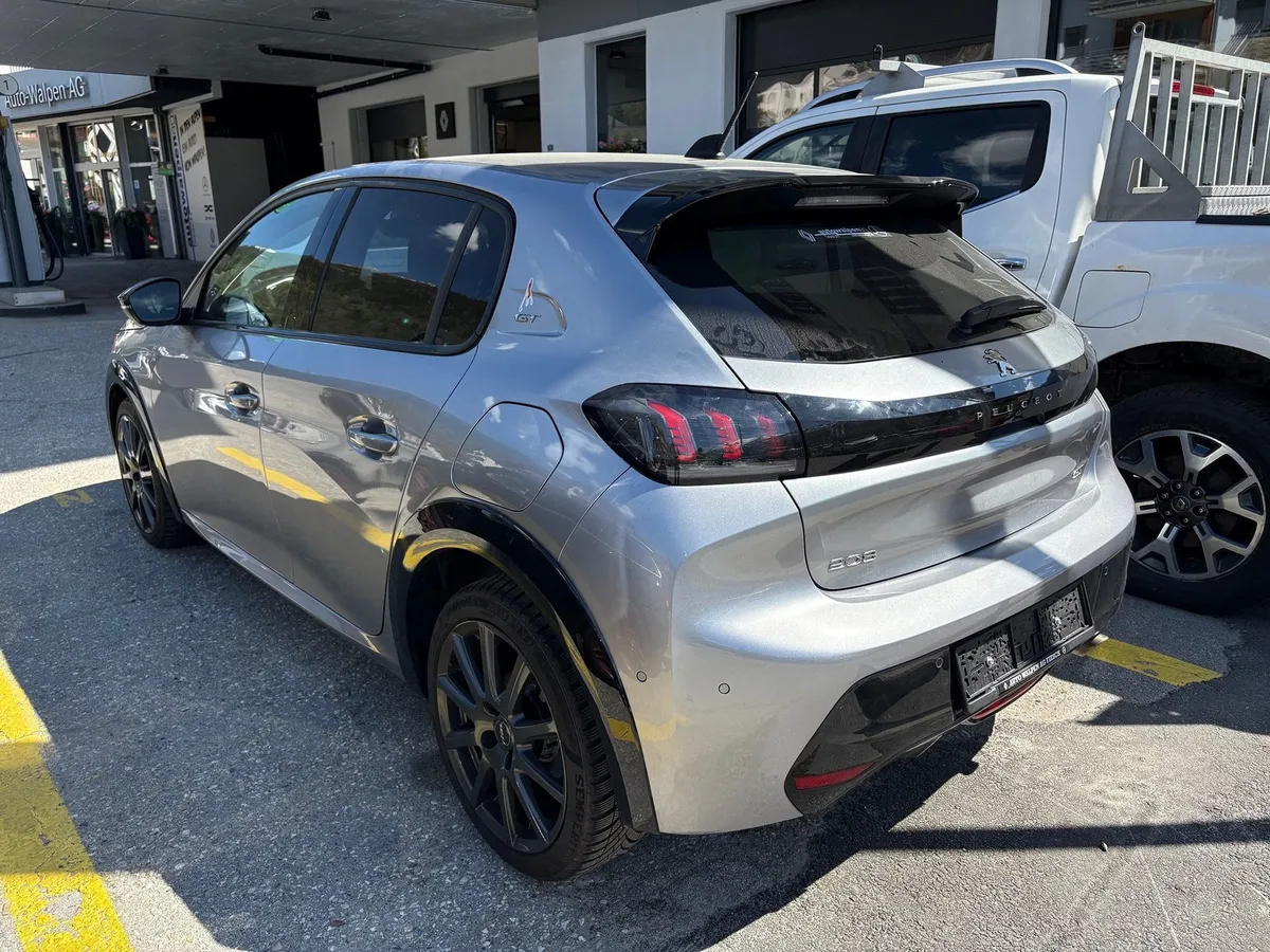 PEUGEOT 208 PureTech — zdjęcie 6