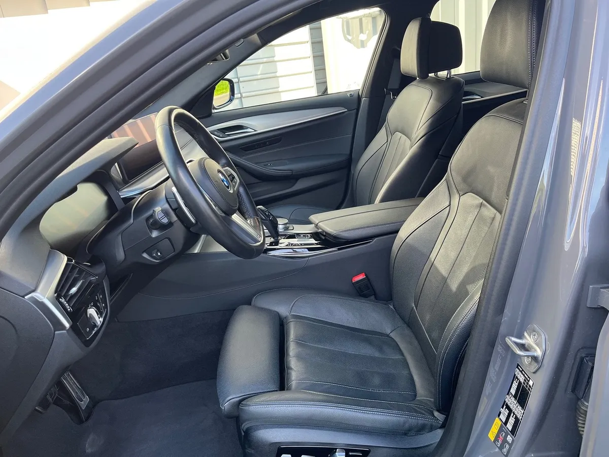 BMW 545e xDrive — zdjęcie 13
