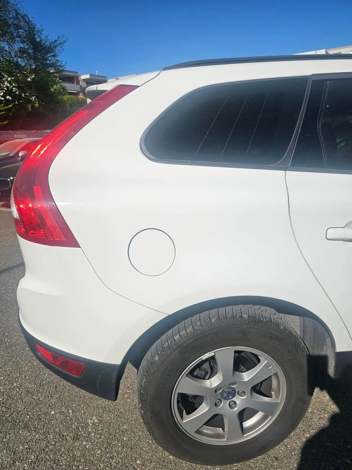 VOLVO XC60 2.4D AWD — zdjęcie 5