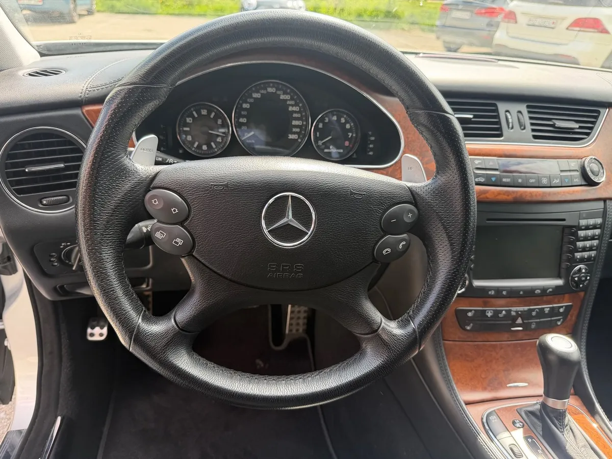 MERCEDES-BENZ CLS 63 AMG — zdjęcie 12