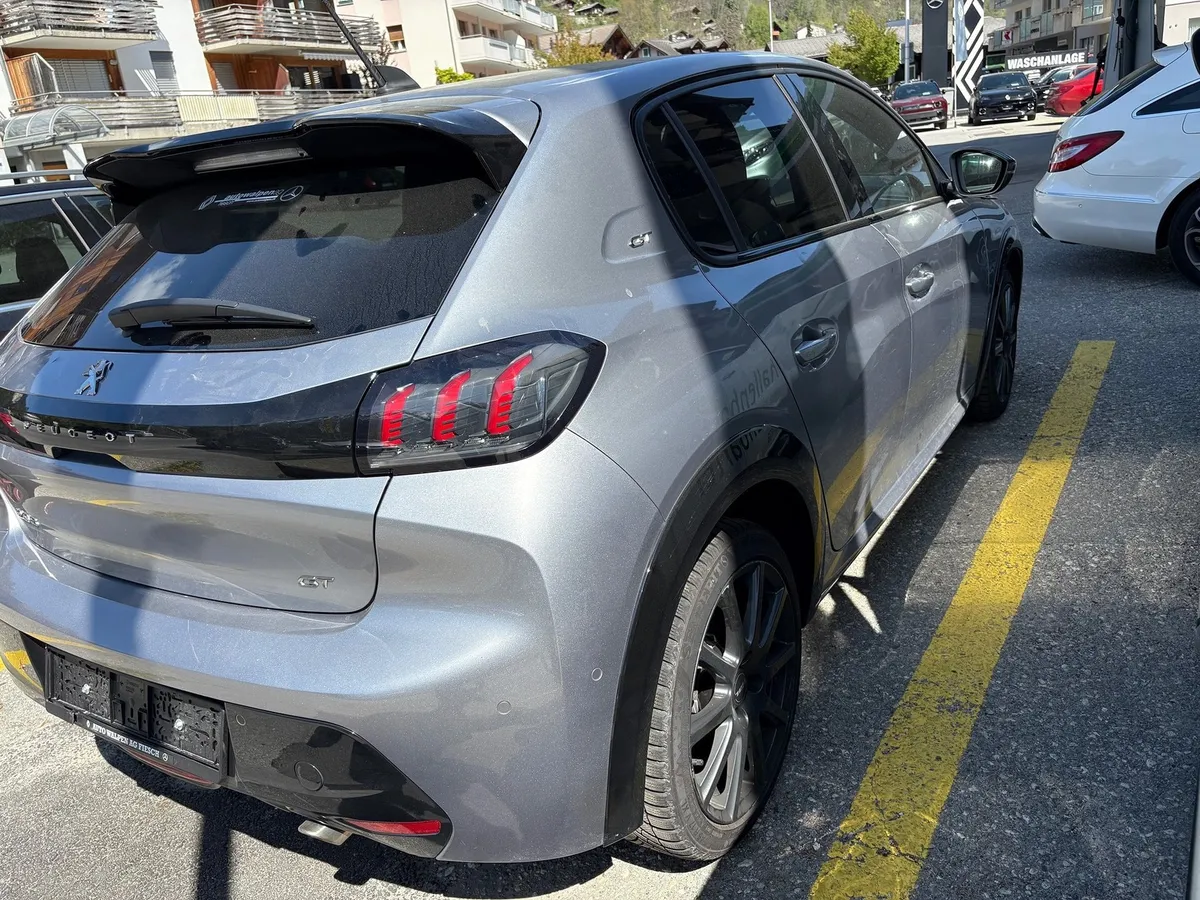 PEUGEOT 208 PureTech — zdjęcie 4