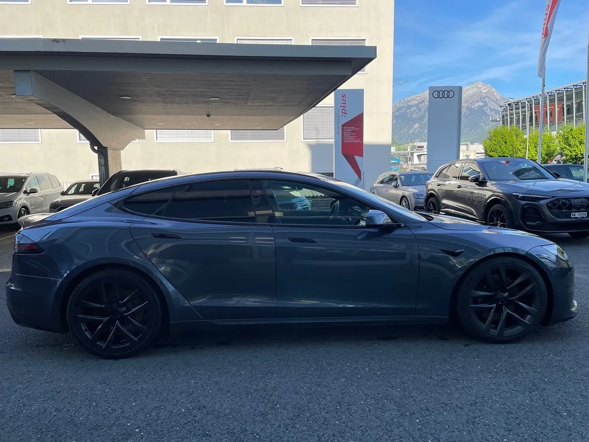 TESLA Model S Plaid — zdjęcie 7
