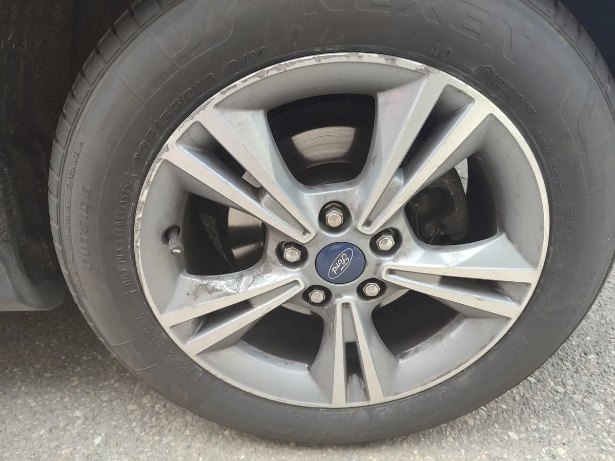 FORD Focus 1.0 SCTi — zdjęcie 8