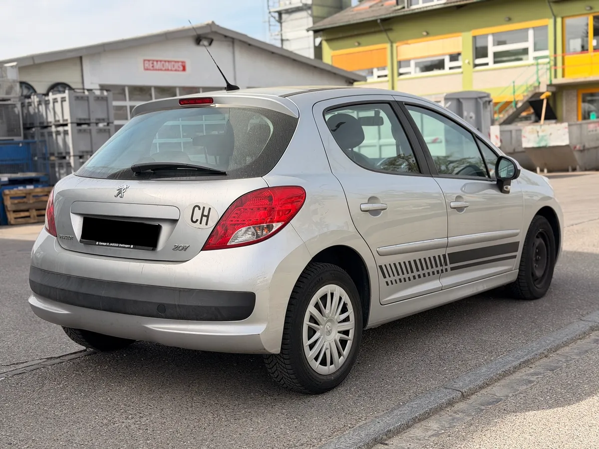 PEUGEOT 207 1.4i 16V — zdjęcie 6