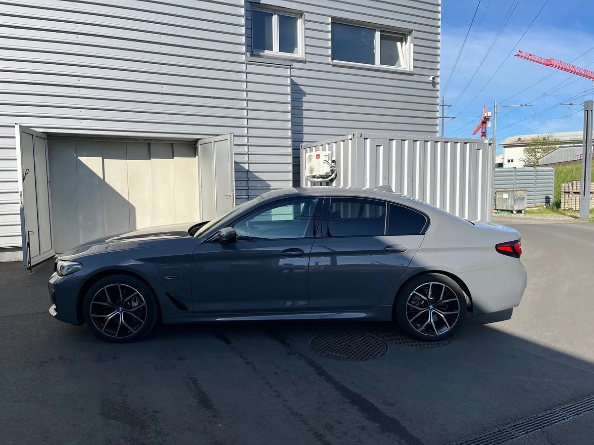 BMW 545e xDrive — zdjęcie 2