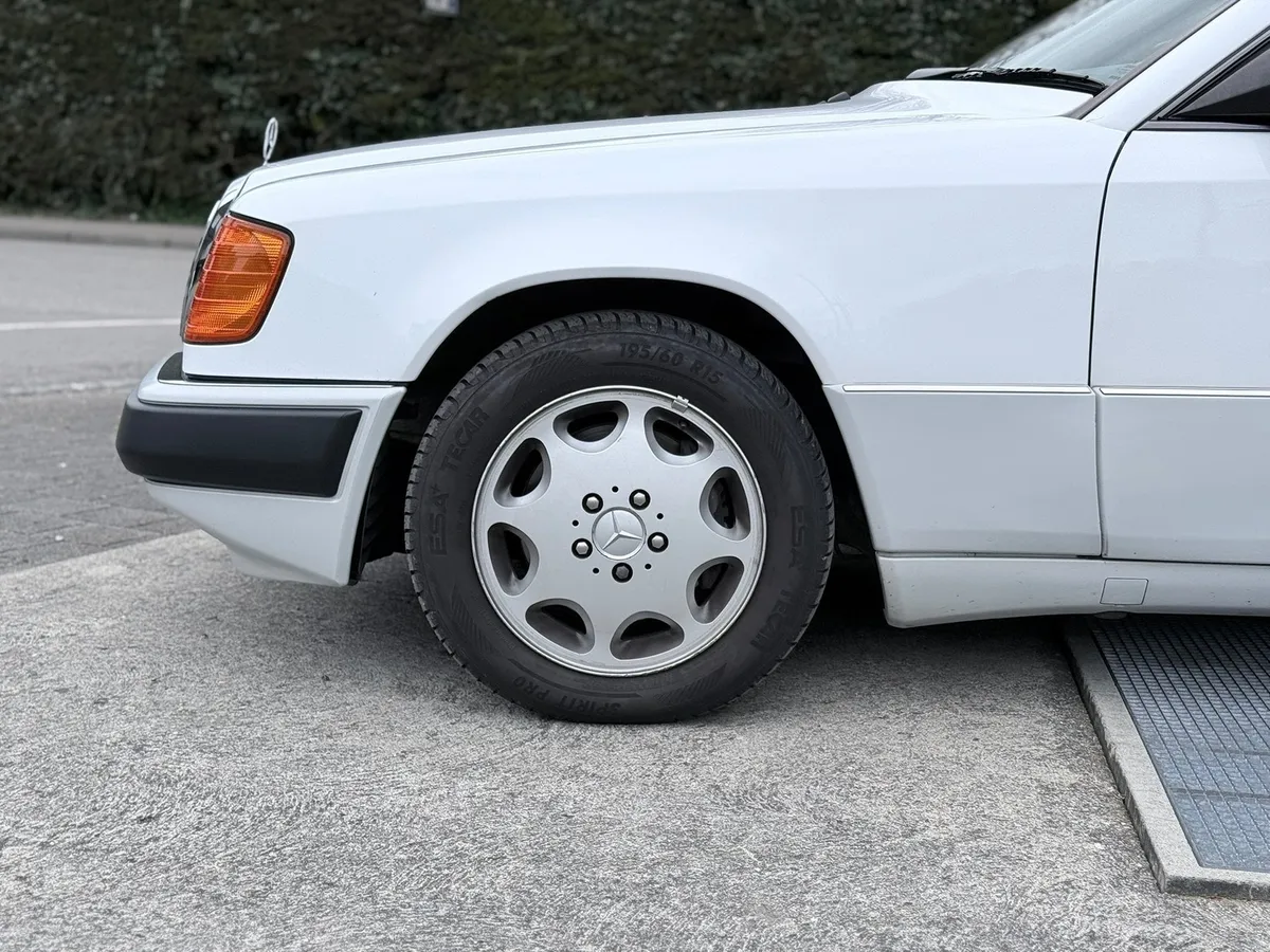 MERCEDES-BENZ 300 CE-24 — zdjęcie 8