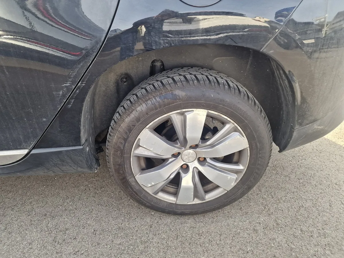 PEUGEOT 2008 1.6i — zdjęcie 15