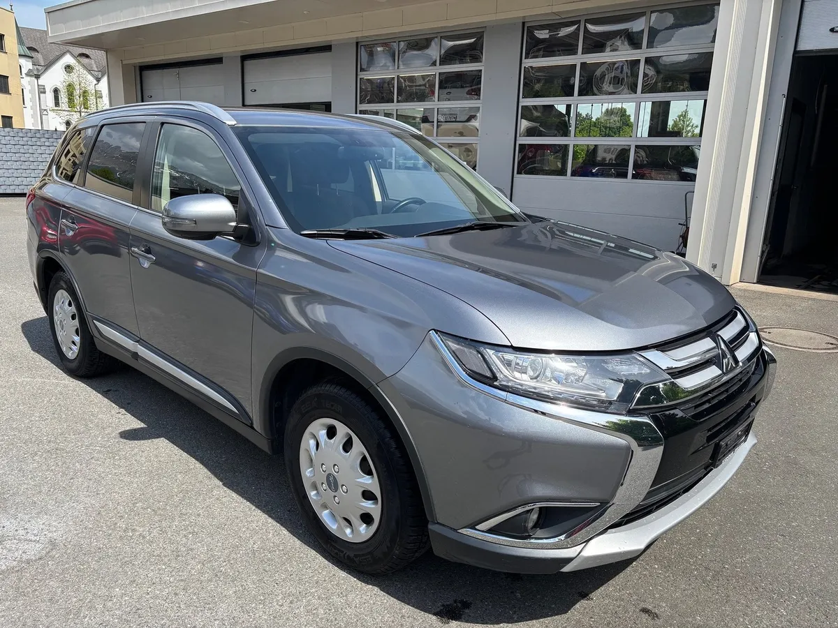 MITSUBISHI Outlander