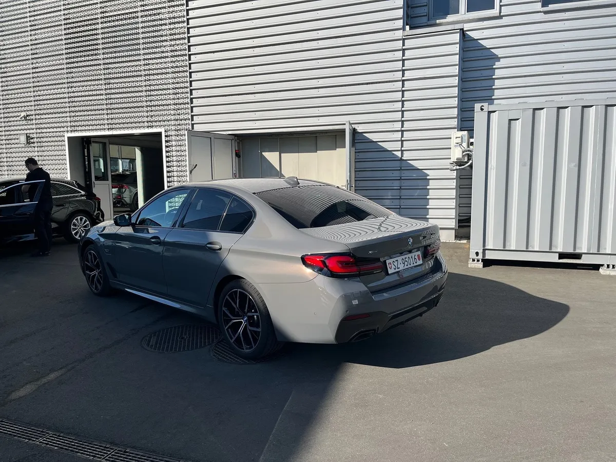 BMW 545e xDrive — zdjęcie 3