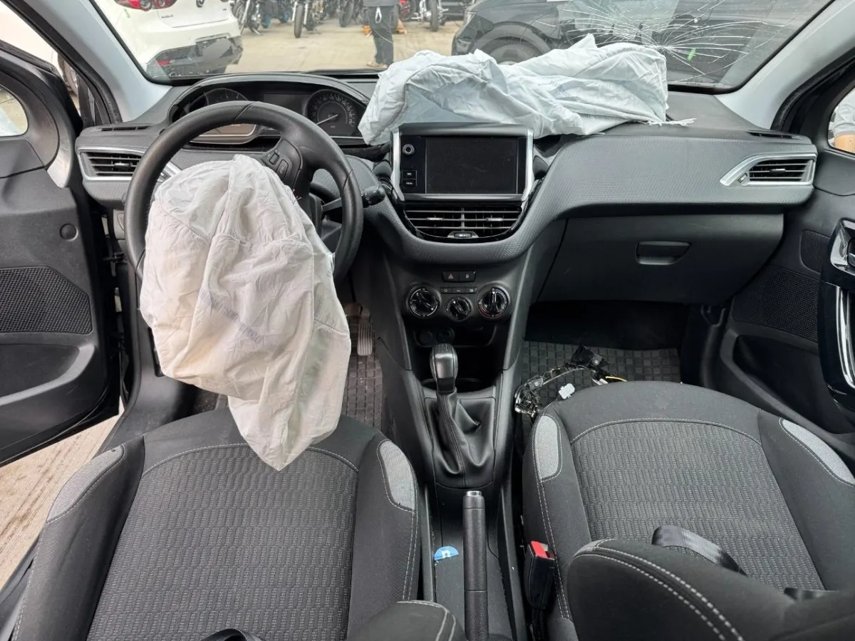 Peugeot 208 208 1.2, 82 PS — zdjęcie 6