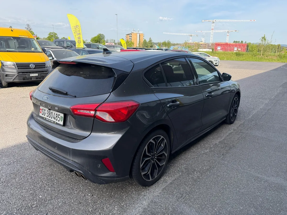 FORD Focus 1.0 SCTi — zdjęcie 9