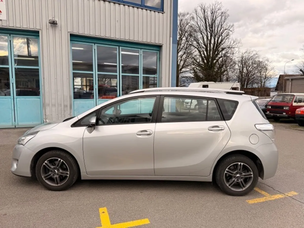 TOYOTA Verso 1.8 — zdjęcie 8
