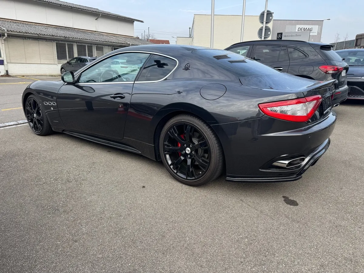MASERATI Granturismo S — zdjęcie 9