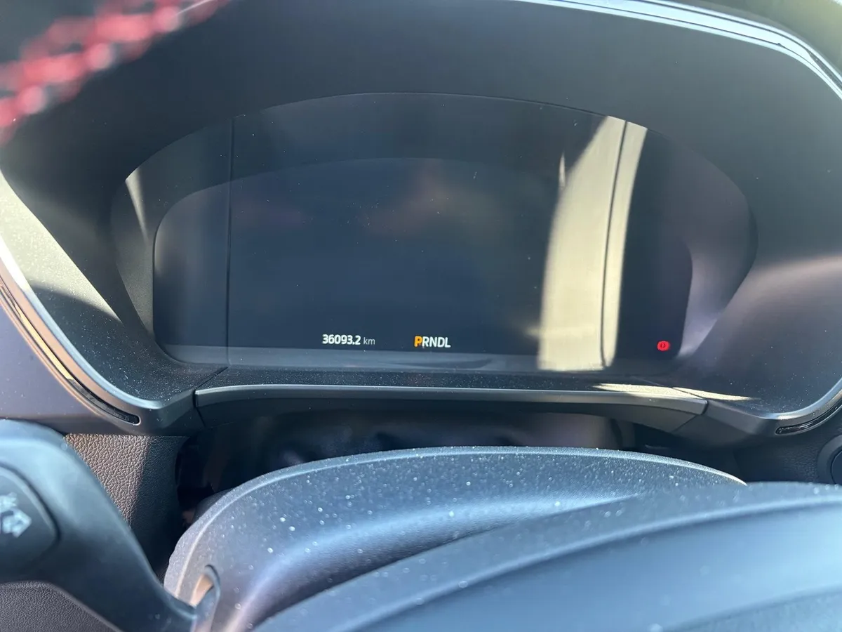 FORD Kuga 2.5 FHEV 4x4 — zdjęcie 2