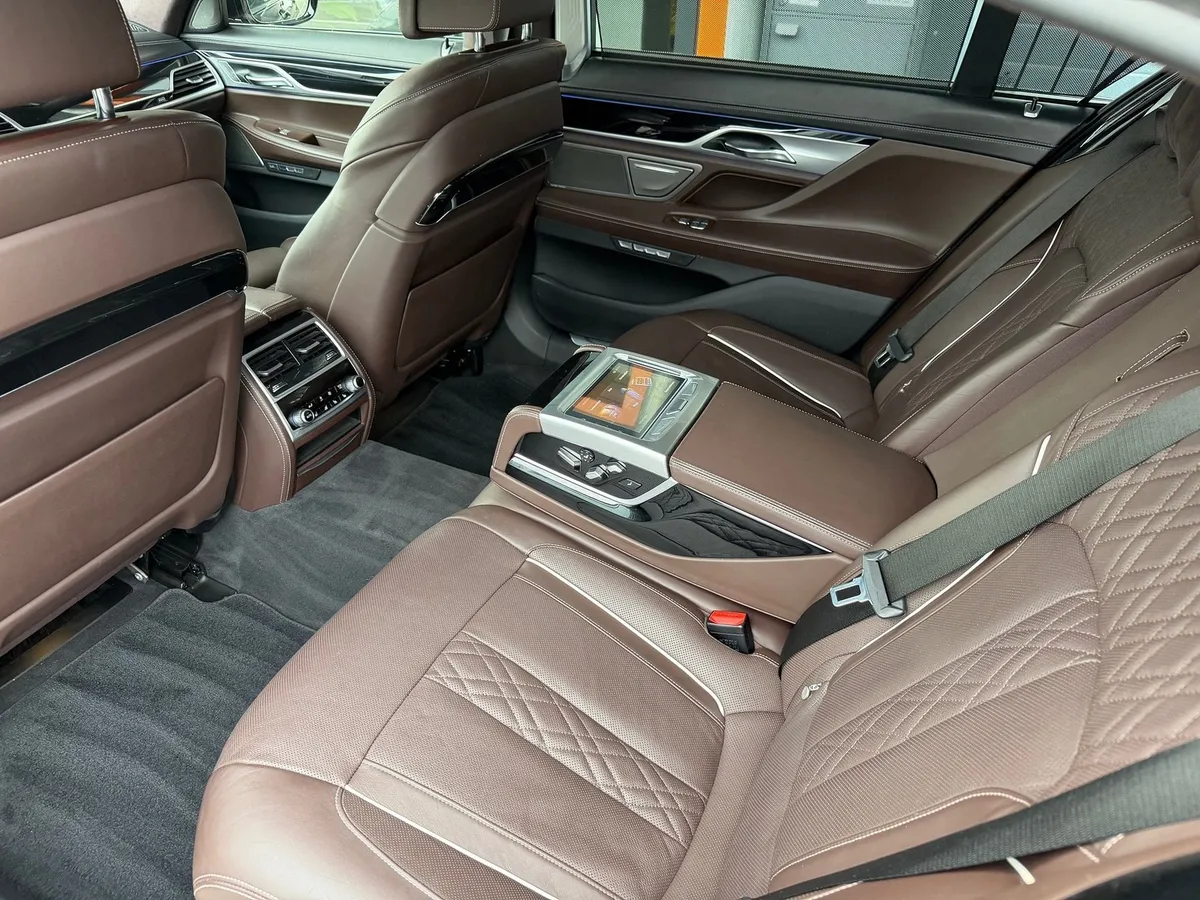 BMW 750Li xDrive — zdjęcie 8