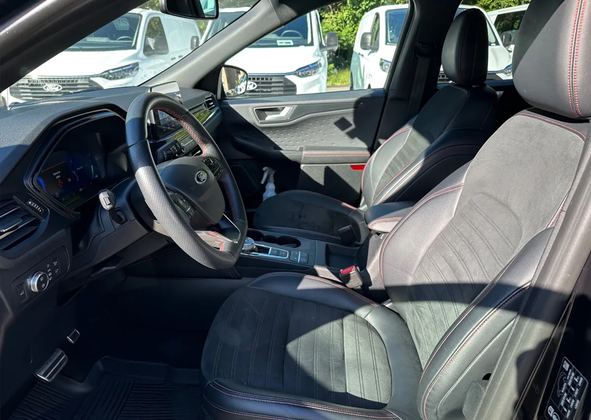 FORD Kuga 2.0 TDCi ST-LineX 4x4 AUTOMAT — zdjęcie 13
