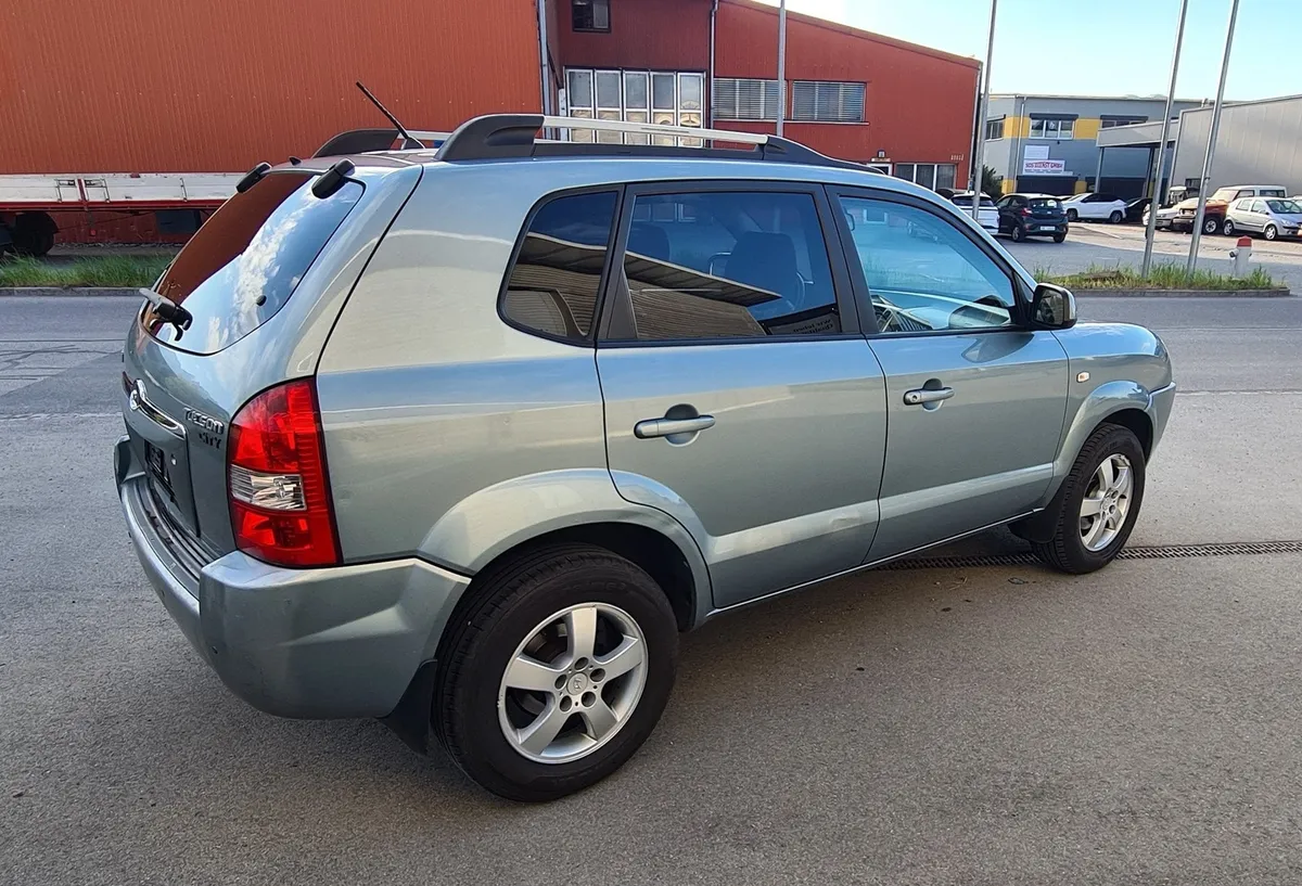 HYUNDAI Tucson 2.0 — zdjęcie 4