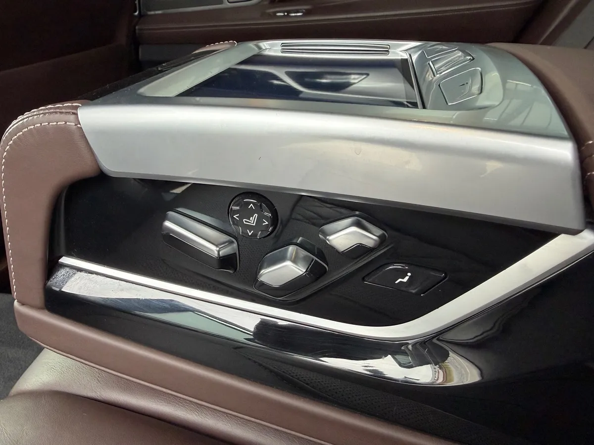 BMW 750Li xDrive — zdjęcie 12