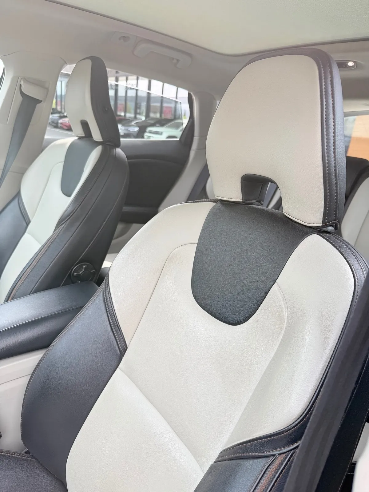 VOLVO V40 CC T4 AWD — zdjęcie 11