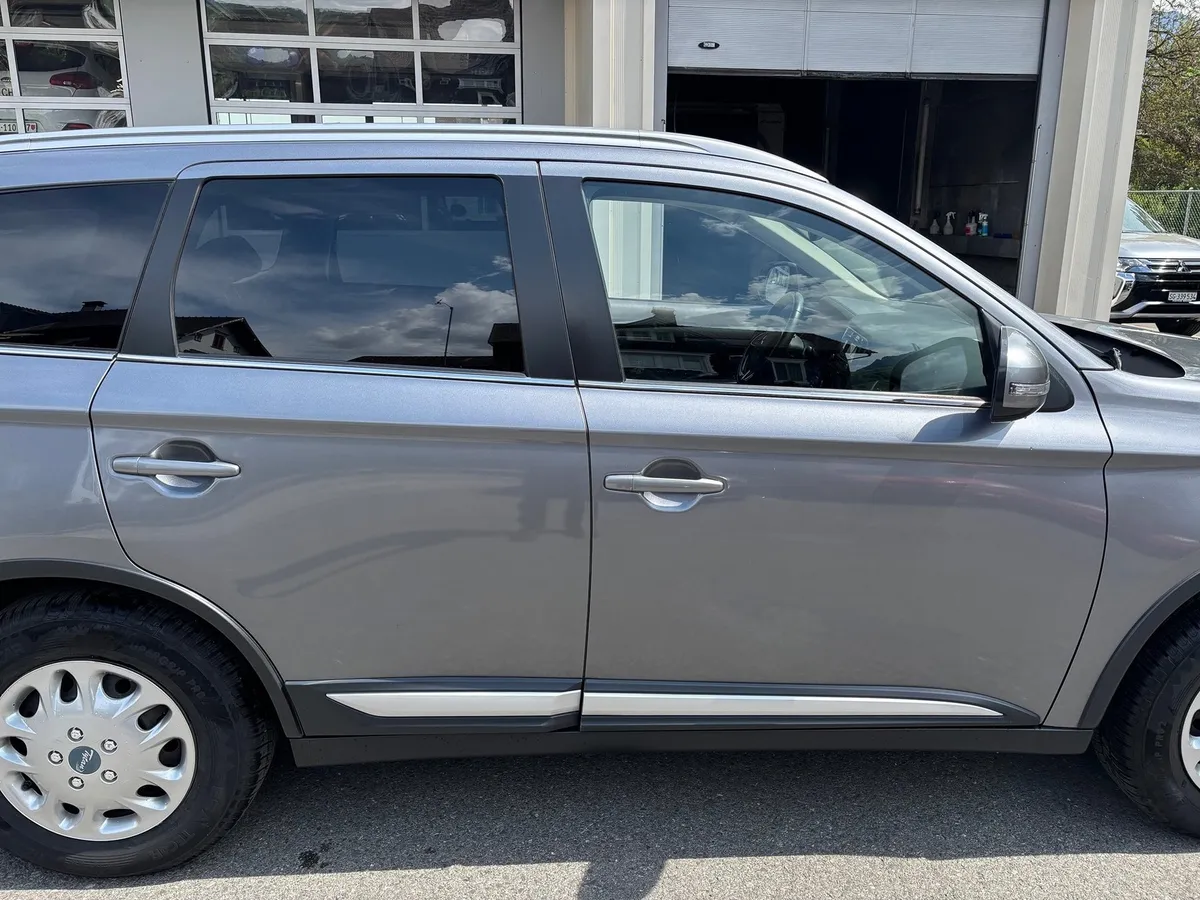 MITSUBISHI Outlander — zdjęcie 13