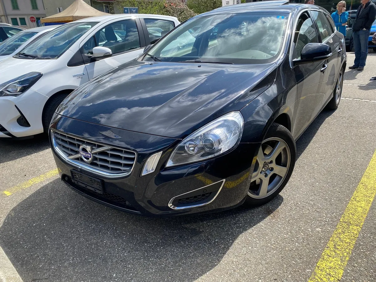 VOLVO V60 T6 AWD
