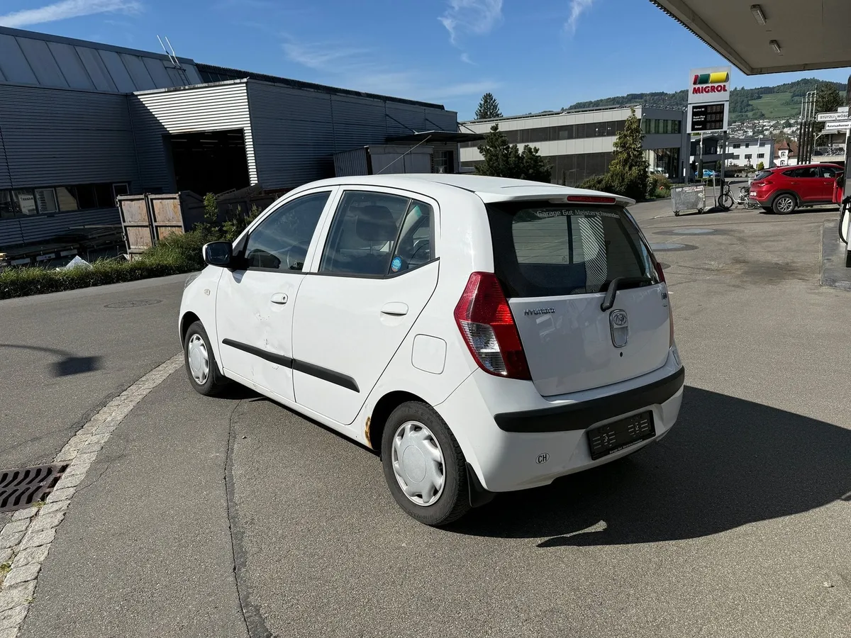 HYUNDAI i10 1.1 — zdjęcie 5