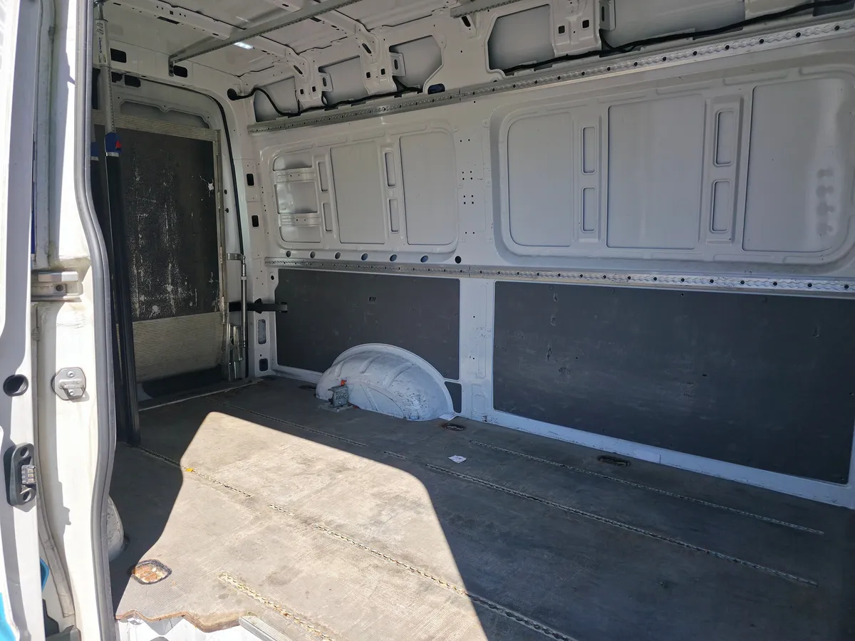 VW Crafter 35 4M — zdjęcie 6