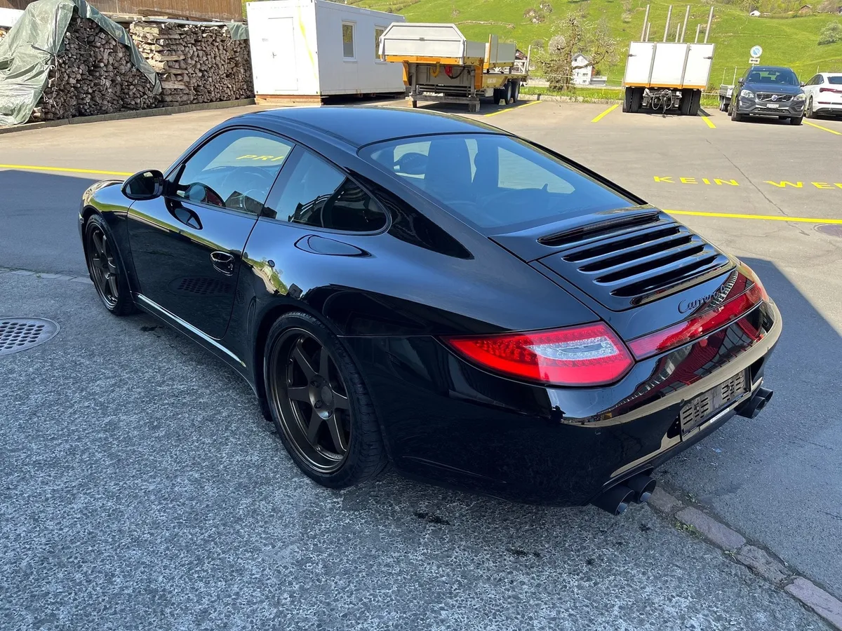 PORSCHE 911 Carrera 4 — zdjęcie 2