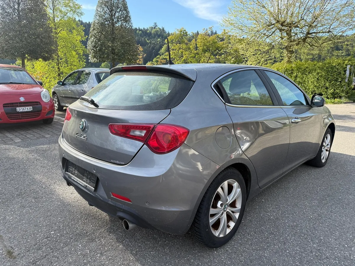 ALFA ROMEO Giulietta 2.0TD — zdjęcie 3
