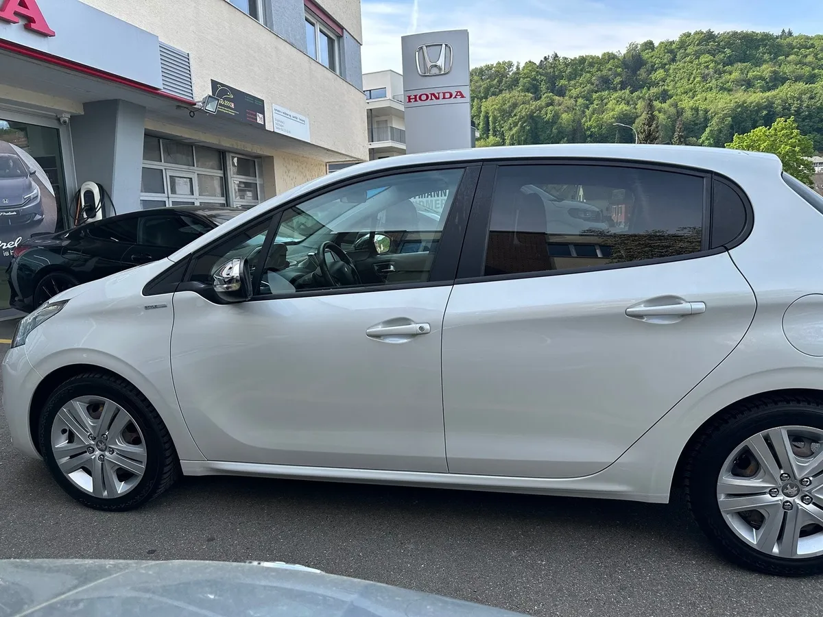 PEUGEOT 208 1.2 VTi — zdjęcie 8