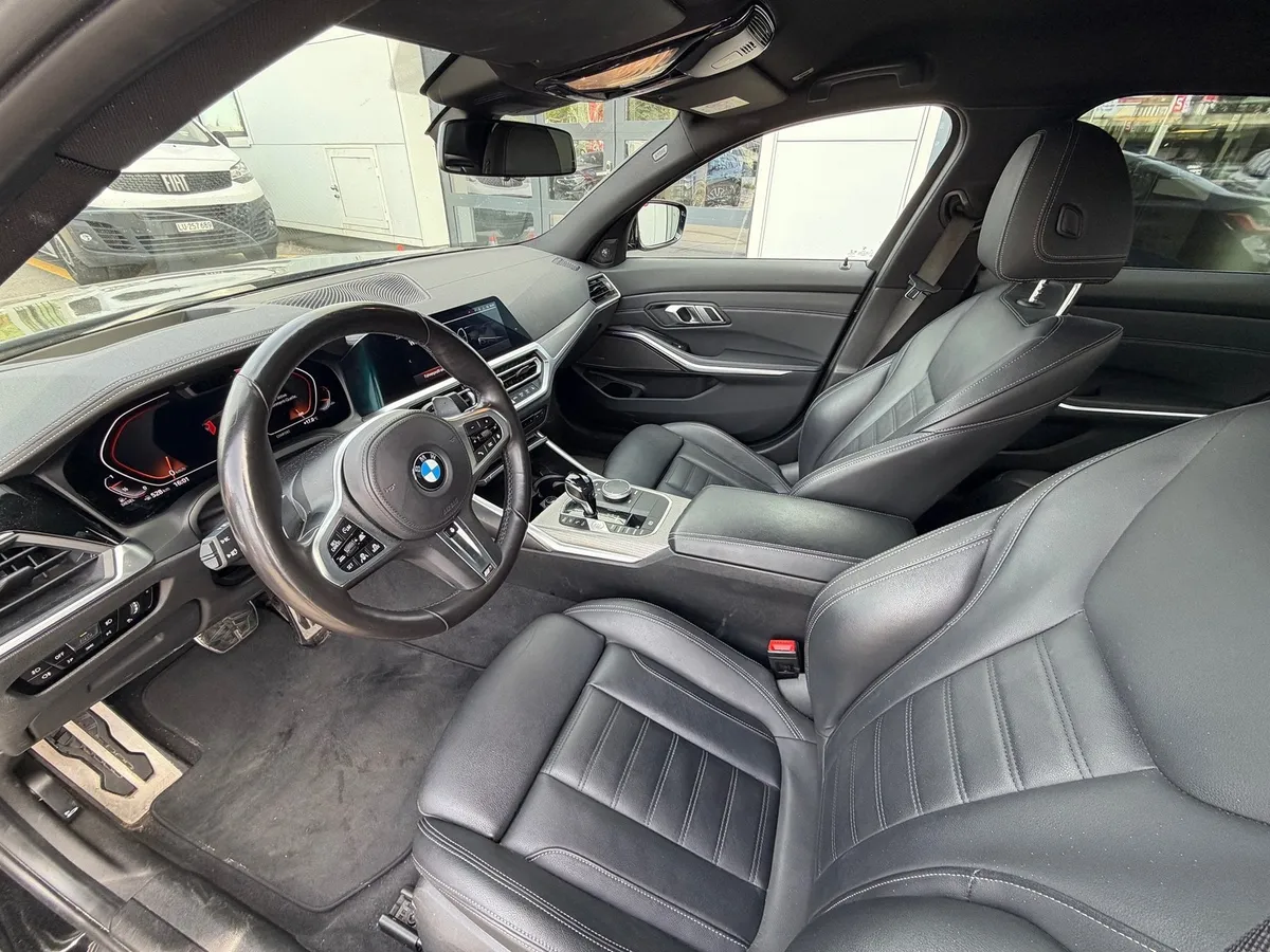 BMW 330d xDrive — zdjęcie 12