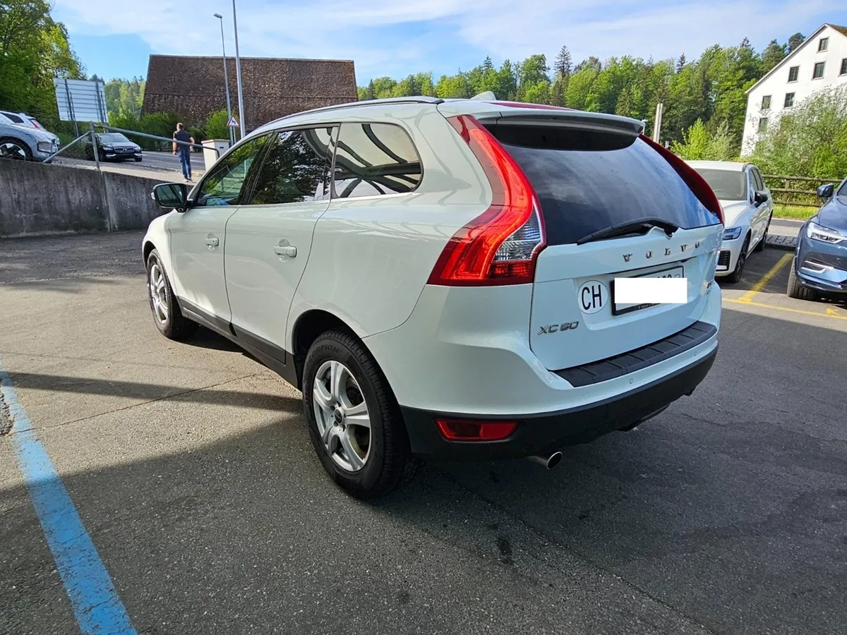 VOLVO XC60 D5 AWD — zdjęcie 3