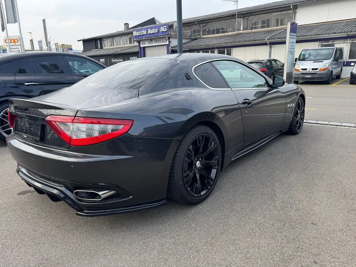 MASERATI Granturismo S — zdjęcie 12